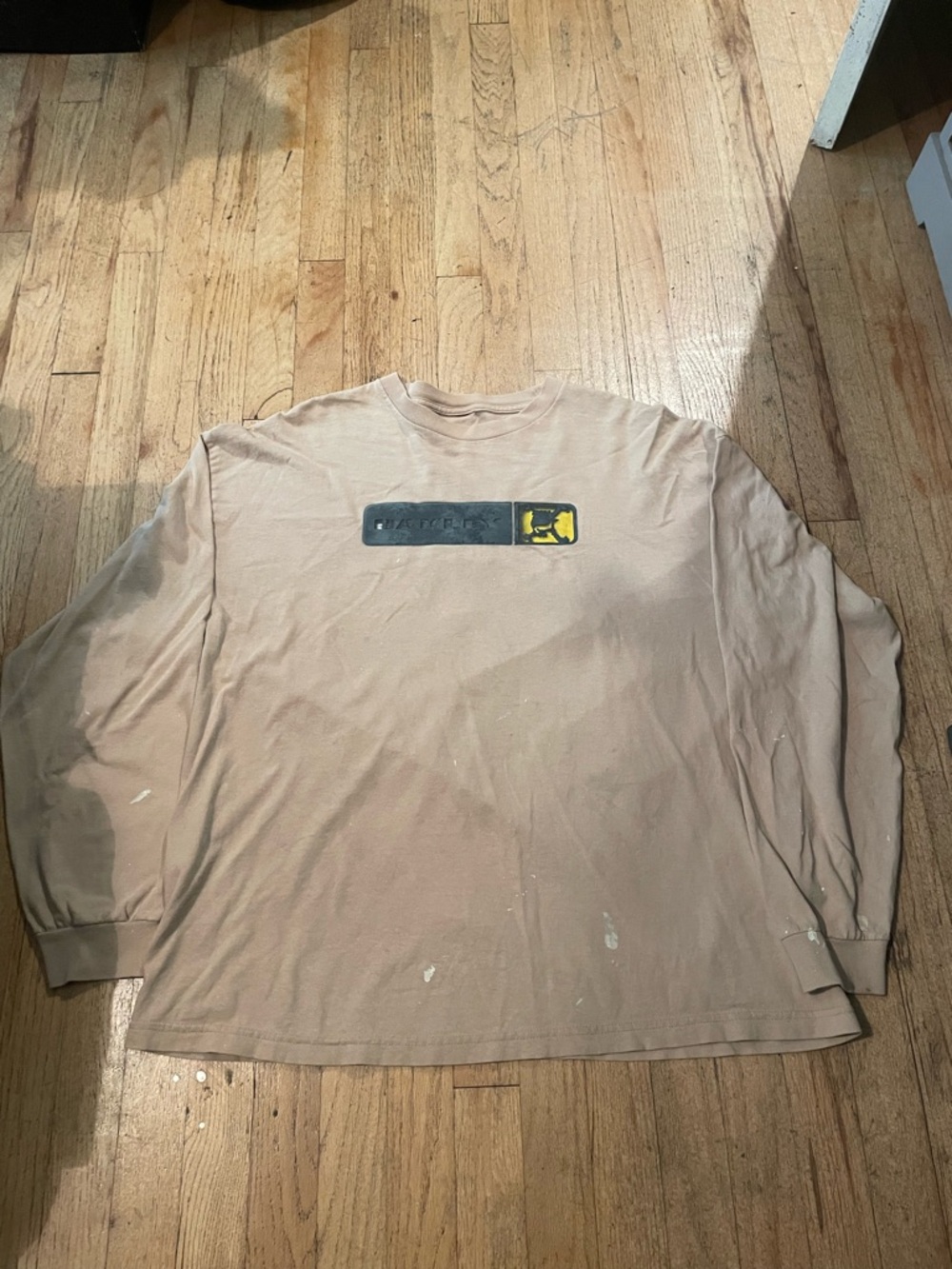 Long-Sleeve Crewneck Shirt in Tan with Graphic Patch